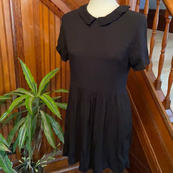 Dresses & Skirts - Black Peter Pan collar dress